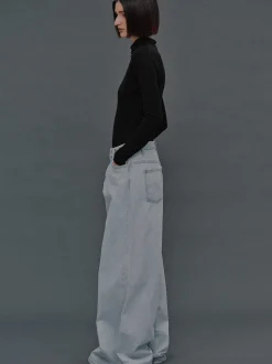 Women Source Unknown Denim-Oversized Fit Jeans, Light Blue Wash