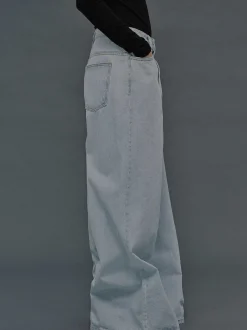 Women Source Unknown Denim-Oversized Fit Jeans, Light Blue Wash