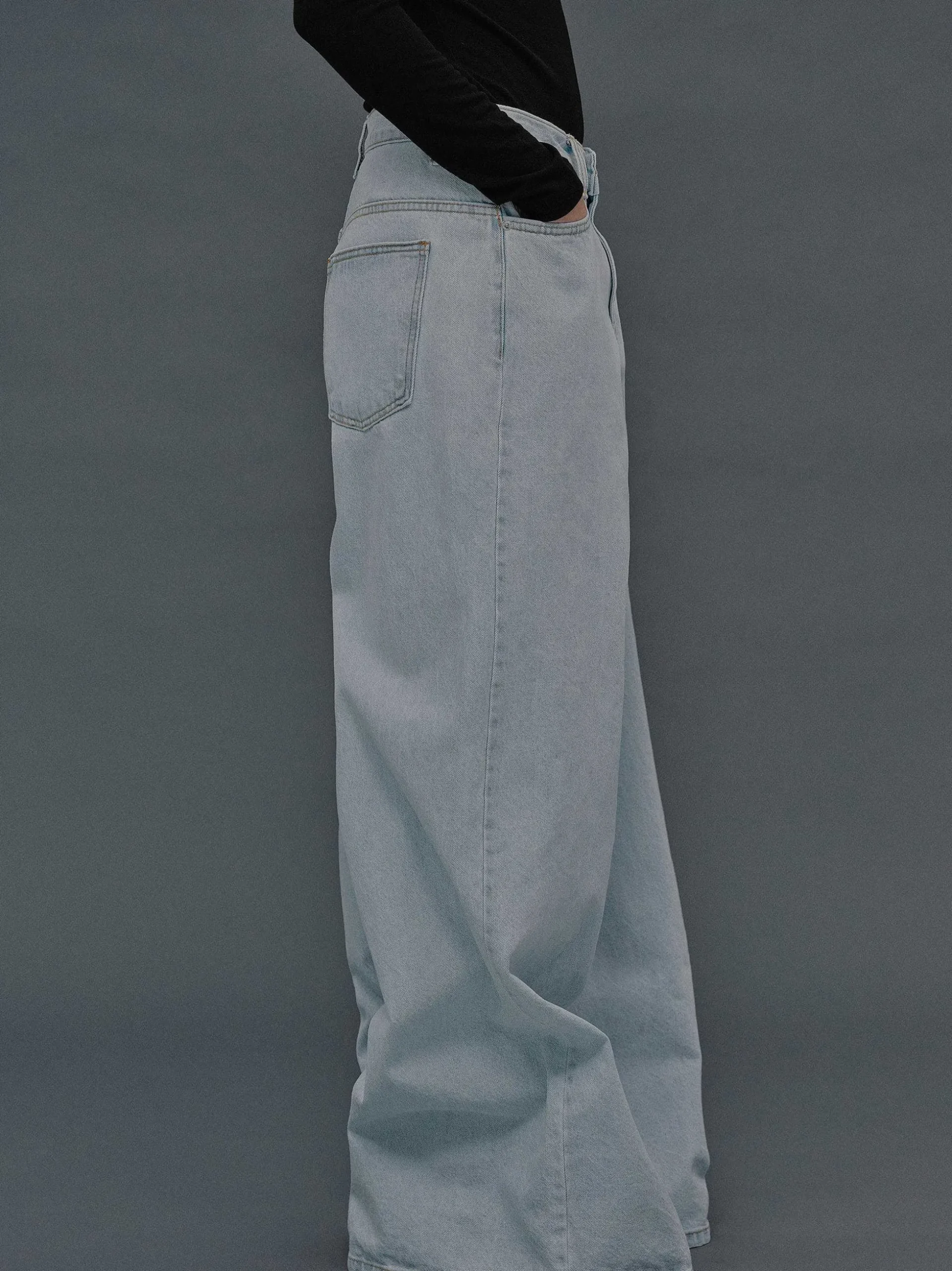 Women Source Unknown Denim-Oversized Fit Jeans, Light Blue Wash