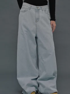 Women Source Unknown Denim-Oversized Fit Jeans, Light Blue Wash