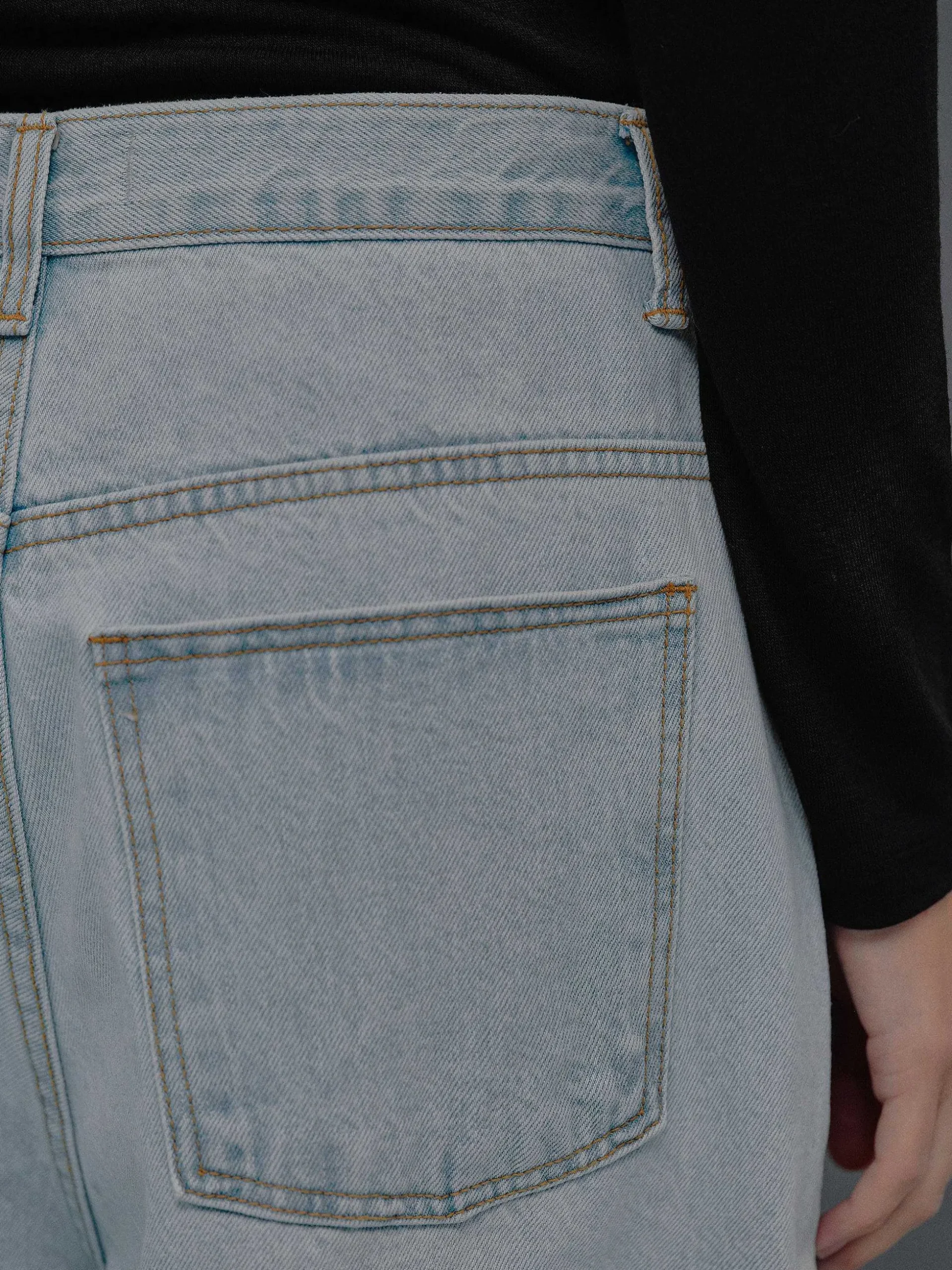 Women Source Unknown Denim-Oversized Fit Jeans, Light Blue Wash